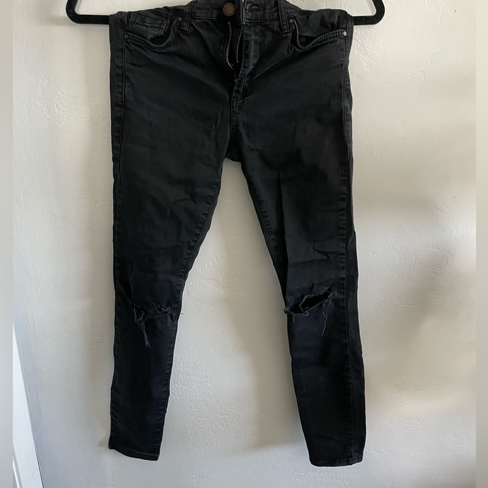 TOP SHOP LEIGH SKINNY BLACK JEANS WITH RIPS IN KNEES